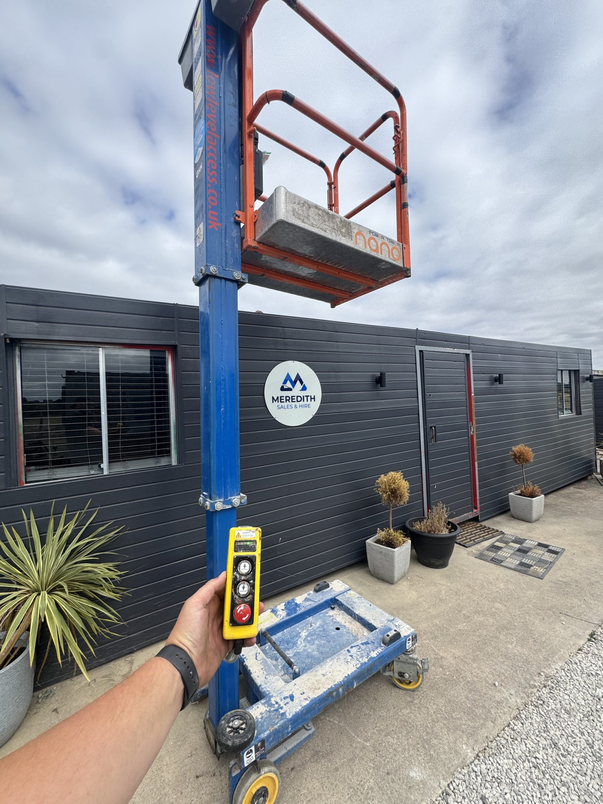 Nano Power Tower Scissor Lift - Image 2